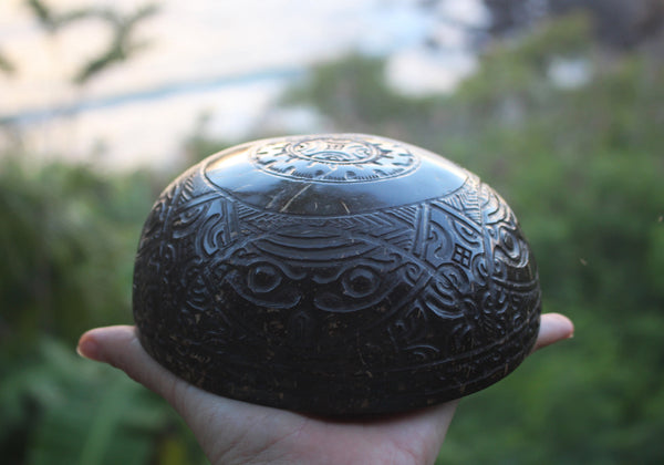 Finely carved Marquesan coconut bowl _Nuku Hiva Island