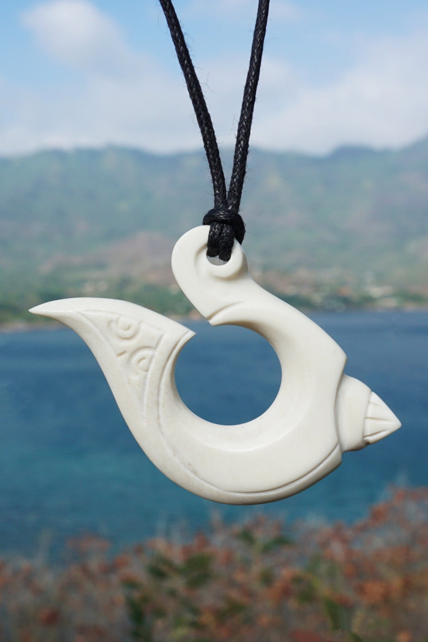 Marquesan hook necklace carved in bone_Nuku Hiva Island