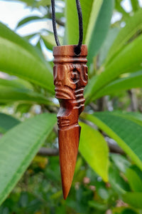 Wood carvings from Nuku Hiva Island_Marquesan necklace