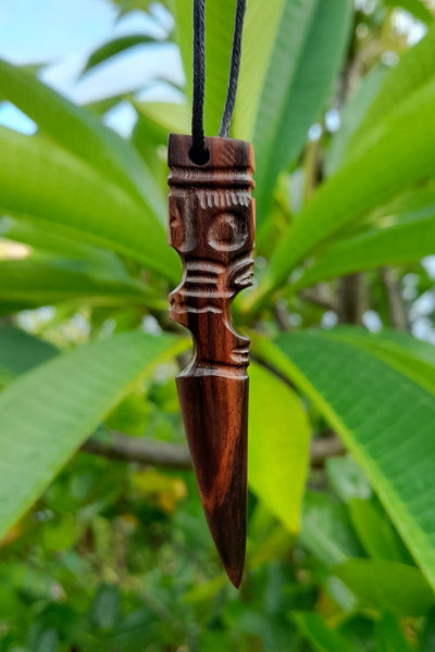 Wood carvings from Nuku Hiva Island_Marquesan necklace