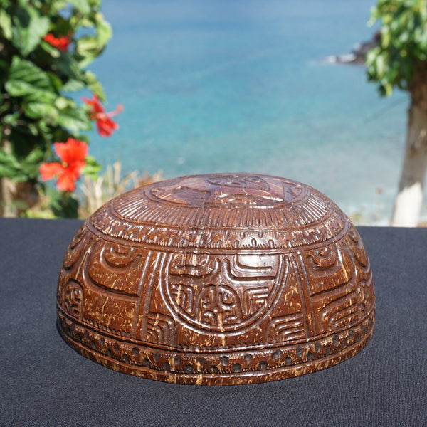 Finely carved coconut bowl ∿ Honu - Cannibal Art