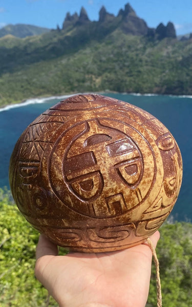 Fully carved coconut bowl - Cannibal Art