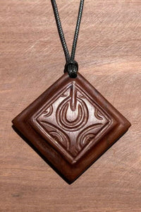 Haha 'ua (manta ray) necklace - Cannibal Art