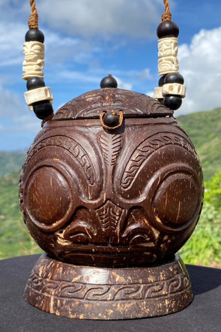 Kete ipu ehi (Coconut bag) - Cannibal Art