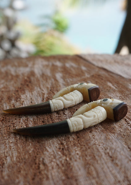 Marquesan earrings carved in horn and cows bone
