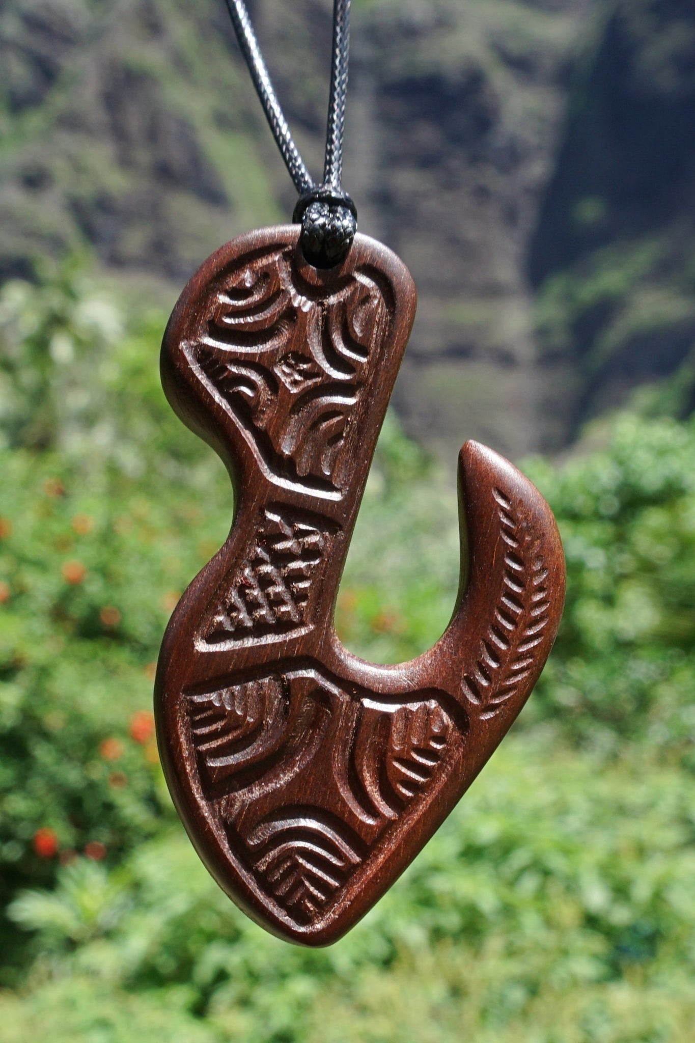 Marquesan hook necklace