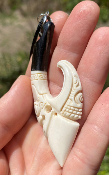 Tiki's hook (bone+horn)