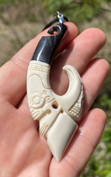 Tiki's hook (bone+horn)