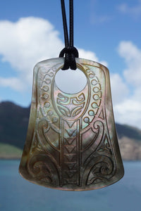 Marquesan mother of pearl necklace