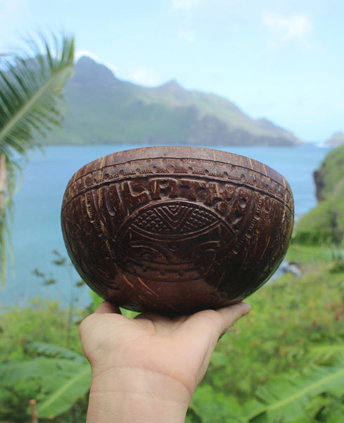 Personalized coconut bowl - Cannibal Art