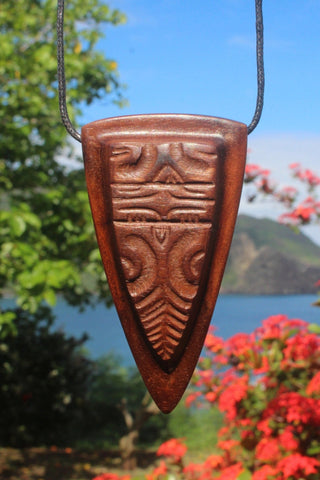 Tuhuka (Master's necklace) - Cannibal Art